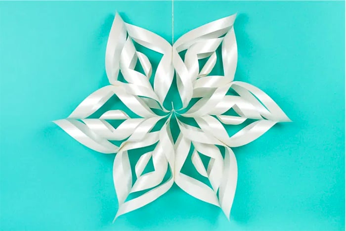 Construction-paper-crafts-heyletsmakestuff-Giant 3D-Paper-Snowflakes-with-the-Cricut