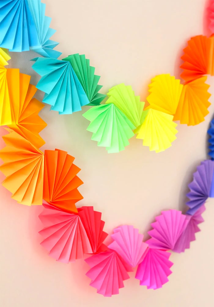 Construction-paper-crafts-icecreamoffpaperplates-Rainbow-Fan-Garland-Easy-DIY-Party-Decoration
