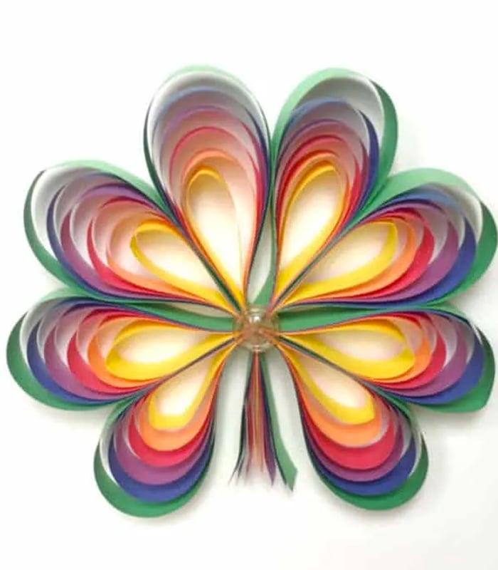 Construction-paper-crafts-twitchetts-How-to-make-3D-rainbow-colored-paper-shamrocks