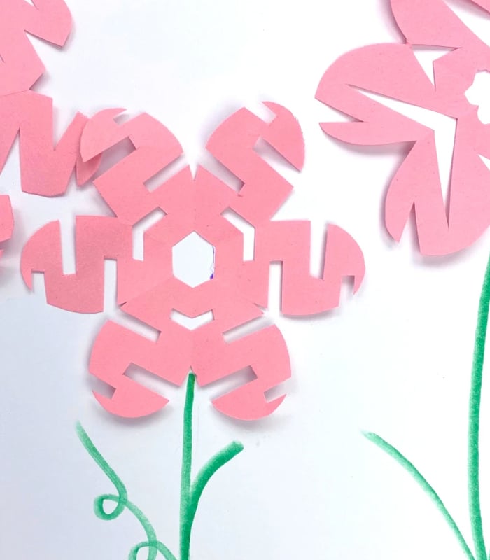 Construction-paper-crafts-twitchetts-How-to-make-snowflake-shaped-flowers-from-paper